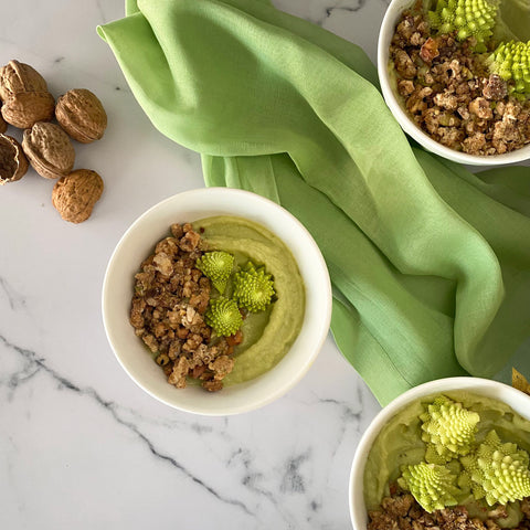 Romanesco creamy soup with nut crumble